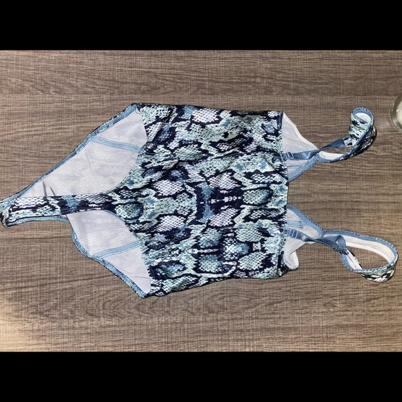 Blue snakeskin body suit urban outfitters - Picture 2 of 2
